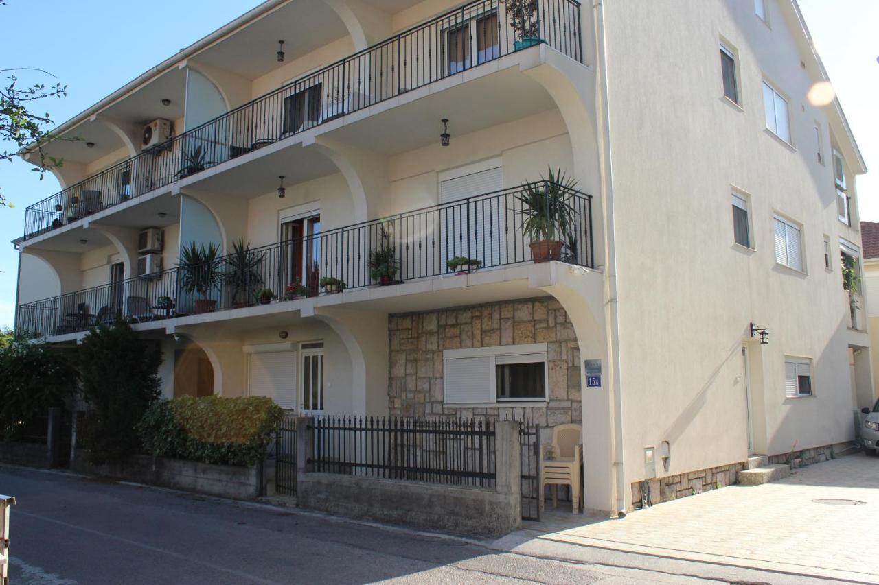 Apartmani Franovic Tivat Zewnętrze zdjęcie