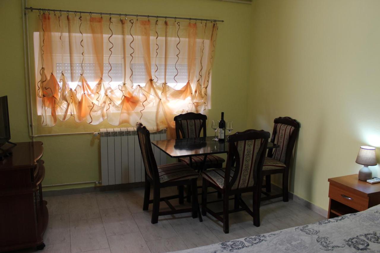 Apartmani Franovic Tivat Zewnętrze zdjęcie